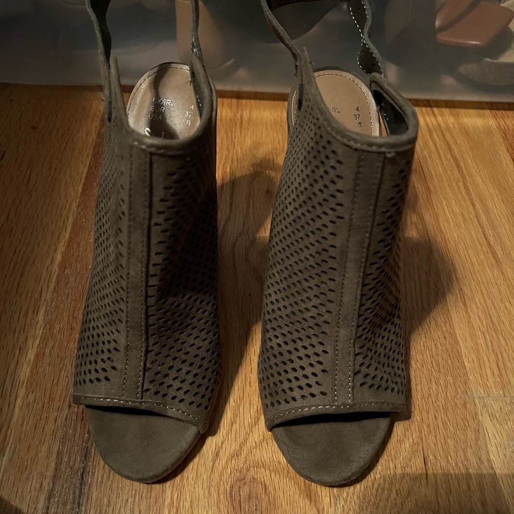 Strap heals - Picture 2 of 4